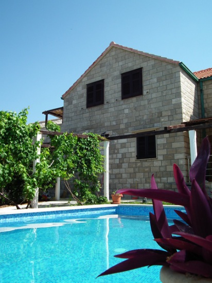 Apartmani Villa Sofija, Povlja, otok Brač, s bazenom